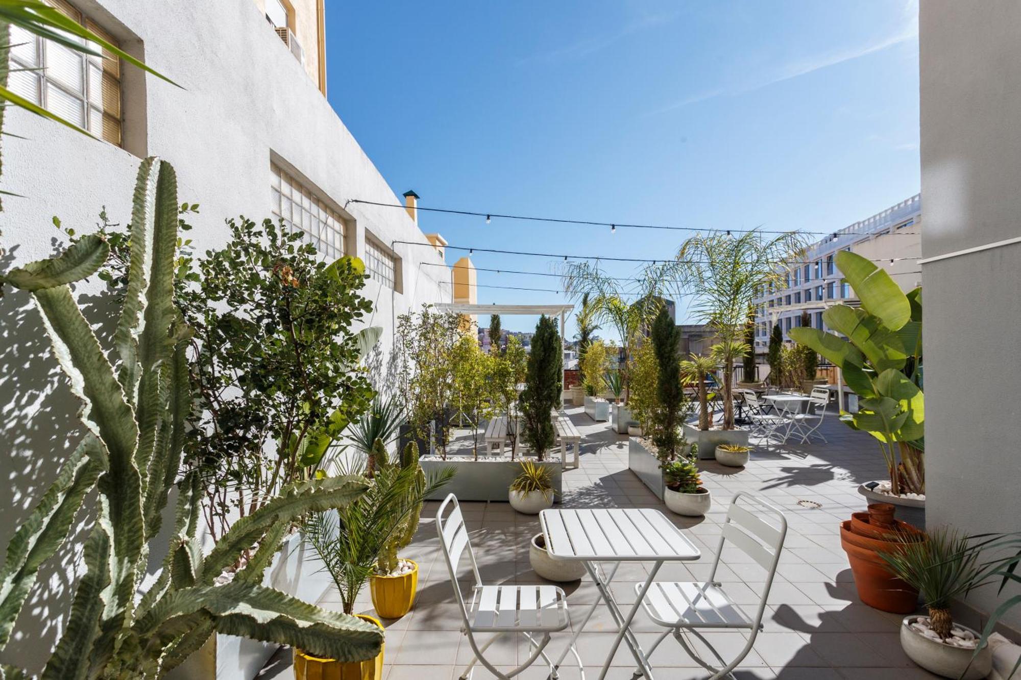 Gin O'Clock In Lisbon - By Misha'S Place 3A Екстериор снимка
